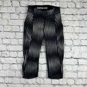Ivy Park Kaleidoscope Striped Geometric Athletic Capri Leggings XS
